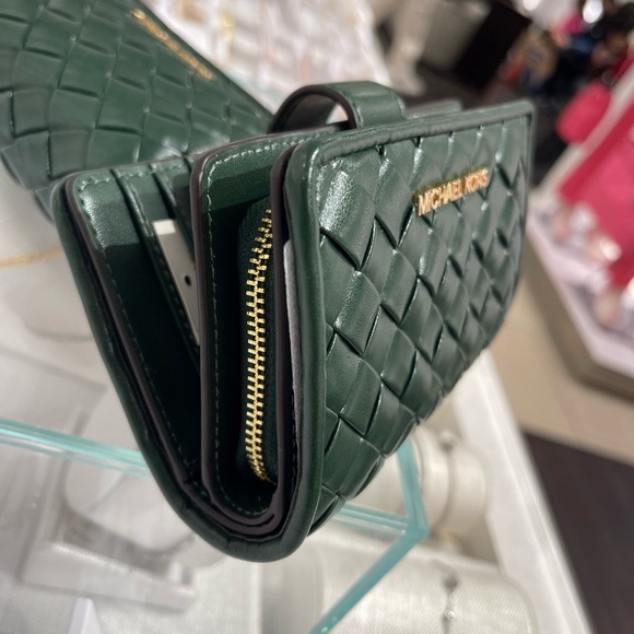 MICHAEL KORS Jet Set Medium Woven  Bifold  Zip CN Wallet
Moss
NWT - Picture 5 of 16